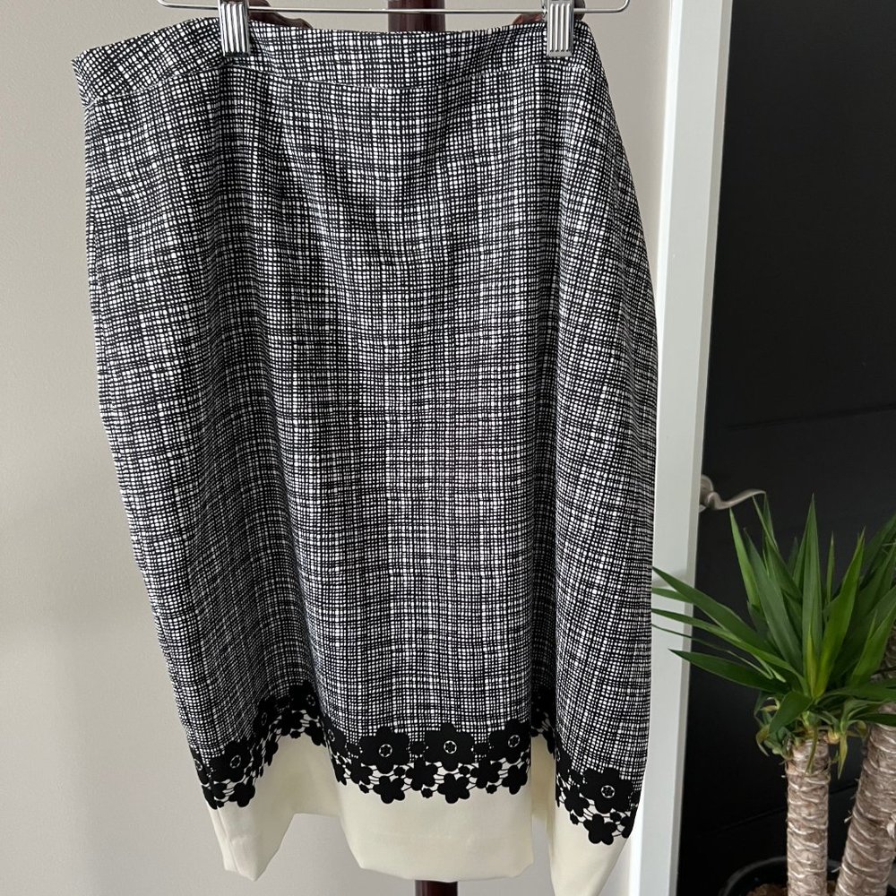 Ricki's Pencil Skirt - Size 16 NWT